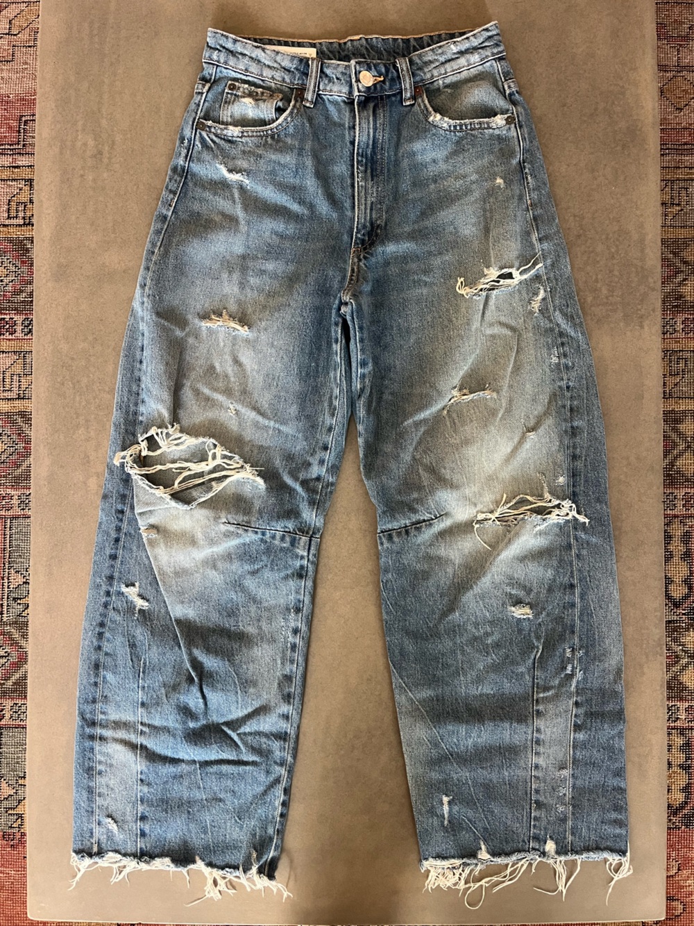 ZARA- Like New - Mid Waist Baggy Baggy Distressed Balloon Jeans - Size 26